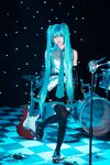 萌新推特00後露臉網紅美少女▌白莉愛吃巧克力▌Cos初音未來 香艷酥乳粉嫩白虎演唱會 精美私拍
