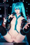萌新推特00後露臉網紅美少女▌白莉愛吃巧克力▌Cos初音未來 香艷酥乳粉嫩白虎演唱會 精美私拍