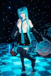 萌新推特00後露臉網紅美少女▌白莉愛吃巧克力▌Cos初音未來 香艷酥乳粉嫩白虎演唱會 精美私拍