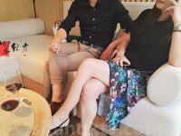 超淫母狗人妻『深綠岸』全新淫亂新作 綠帽老公找單男爆操氣質騷妻 換妻淫亂操 高清