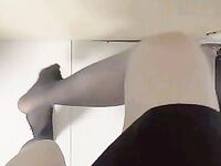 海角社區色女老鼠舔貓咪勾引哥哥亂倫 趁爸媽還沒下班，在沙發上無套強奸哥哥肏死這條小公狗