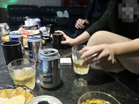 貴在真實【親姐弟亂倫一個多月紀實】姐姐長期單身，身材好 還喜歡穿黑絲，在KTV喝醉 弟弟趁機摸逼強上