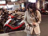 巨乳妙龄女神【乐乐】下班回家途中被电车痴汉尾随趁她熟睡进屋强行交合嘴说不要却迎合着高潮