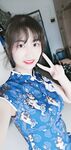 偷翻女同学手机相册里的所有自拍