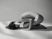 走另類情色唯美路線的攝影大咖AMA女體藝術私拍各種露臉極品反差美模觀感另一種滋味