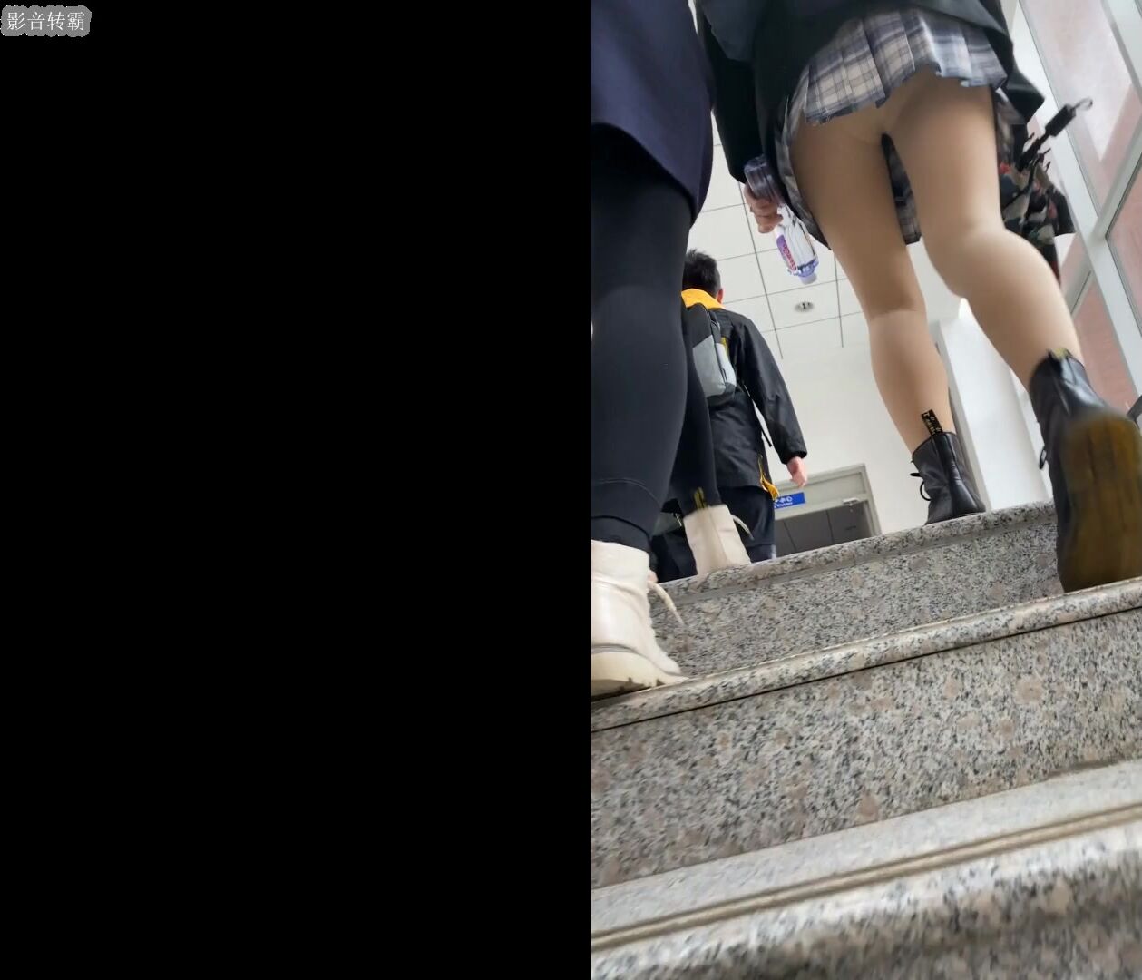 校園學生妹CD 偷拍大神學校專挑短裙學生妹 疑似內褲上有根逼毛 大膽刺激 高清 (9)