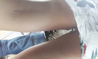 超高質量機場地鐵抄底 高挑美女陰毛旺盛露出兩根 三角內內夾在逼縫隙里 高清1080P版 (15)