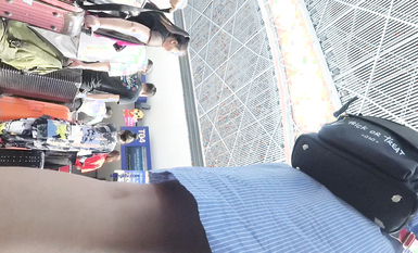 超高質量機場地鐵抄底 高挑美女陰毛旺盛露出兩根 三角內內夾在逼縫隙里 高清1080P版 (17)