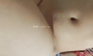 最新購買分享海角社區兄妹亂倫  高三妹妹 破處我妹的不是我 附聊天記錄生活照