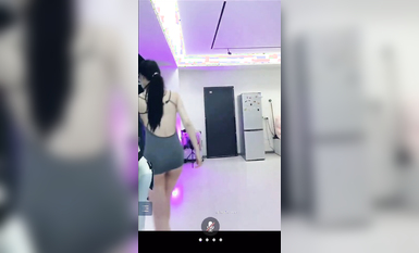 抖音重磅：56W粉絲女神【草莓小甜心】【丁姐】高價走私直播秀 (8)