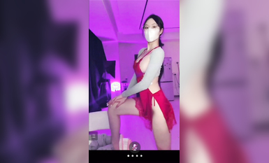 抖音重磅：56W粉絲女神【草莓小甜心】【丁姐】高價走私直播秀 (12)