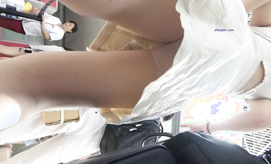 超高質量機場地鐵抄底5 驚現極品無內長腿美女 是方便借機小哥啪啪嗎 高清超高質量機場地鐵抄底 (4)