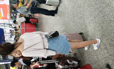 超高質量機場地鐵抄底5 驚現極品無內長腿美女 是方便借機小哥啪啪嗎 高清超高質量機場地鐵抄底 (5)