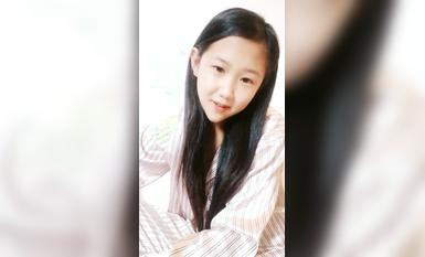 太嫩了！3個學生妹妹~在家全裸自慰~【佳怡】小穴反光~！ (1)