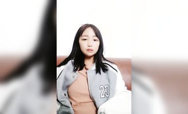 太嫩了！3個學生妹妹~在家全裸自慰~【佳怡】小穴反光~！ (8)