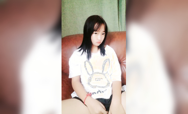 太嫩了！3個學生妹妹~在家全裸自慰~【佳怡】小穴反光~！ (4)