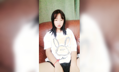 太嫩了！3個學生妹妹~在家全裸自慰~【佳怡】小穴反光~！ (4)