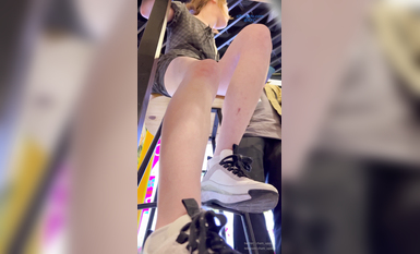 【最新 極品 抄底】KFC原創 超美氣質靚女 冬日短裙光腿 意外偷拍到反差臟內內 一副冷傲欠操的表情 超清4K原版