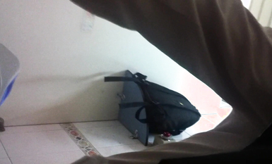 偷偷跟蹤高中情侶在公廁當四腳獸 兩人乾的忘我沒注意被人偷拍