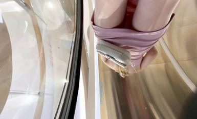 偷拍大師商圈尾隨偷拍美女裙底風光 KFC-1102短裙學生妹超美，大白腿和閨蜜一箭雙雕