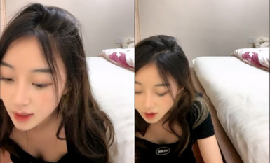 非常清纯的大眼妹子，身材很棒哦，下海一个月后【首次啪啪直播】高价房间，炮友狠狠地插入蜜臀 狠狠地抽插，妹子不怎么叫 (1).