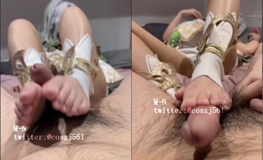 牛逼大神『M-N』最新约啪足交COSER三部曲 凌华+雷神巴尔+草神 操动漫女神 高清 (1)