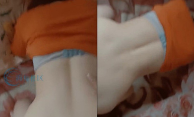 学着小电影做爱真过瘾 跟妈妈新年第一炮忍不住内射 妈妈发飙了！蹲在床上好久精液才流出来