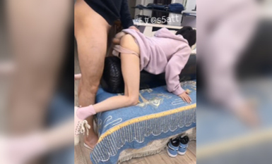 电报群大神『我的侄女叫小夕』乱伦性爱私拍 娇嫩侄女承受大屌的抽插内射 高清 (6)