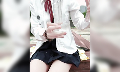 兔崽爱喷水户外露出喷水