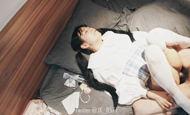 網紅少女@JK_0571 – 蝴蝶妹妹之JK雙馬尾 按頭吃JB的妹妹 後入內射 爽翻了