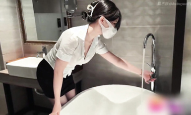 超顏值極品女神〖狐不妖〗帶性感母狗秘書出差 黑絲誘惑 無套內射，性感黑絲小高跟LO包臀裙，優雅氣質尤物小騷貨