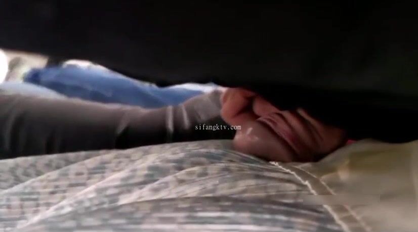 膽大包天！大色狼大神在各種場合，露出雞巴頂到妹子臀部-見面會輪頂妹妹和妹妹閨蜜