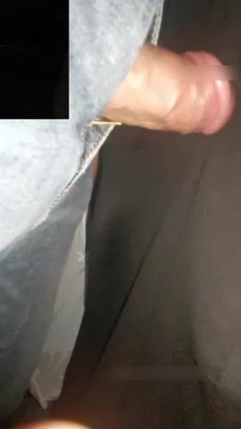 膽大包天！大色狼大神在各種場合，露出雞巴頂到妹子臀部-深插股溝，從憋屈強忍到放開享受