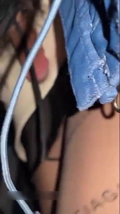 色膽包天頂臀系列-頂巴黎世家絲襪腿