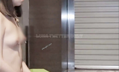 推特極品反差婊『小妮子』攜雙閨蜜極限露出 戶外全裸 野戰跪舔 黑絲啪啪 高清Lunana第二彈 (4)