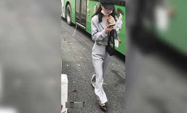 【色膽包天 頂臀系列】爆頭：爆頭在校美女