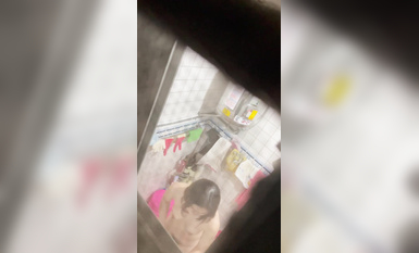 偷拍朋友妹妹洗澡5