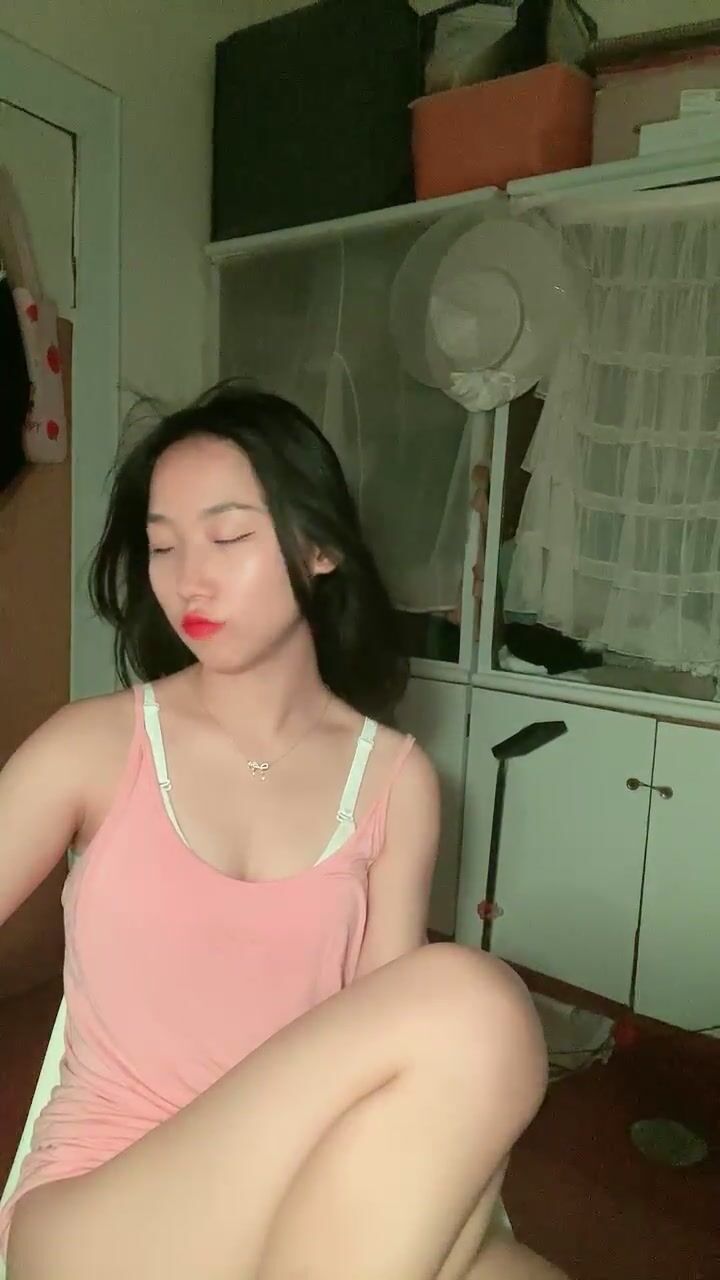 女神回歸！極品校花~【可愛妹妹】自慰狂扣B！爽上天~狂擼 (3)